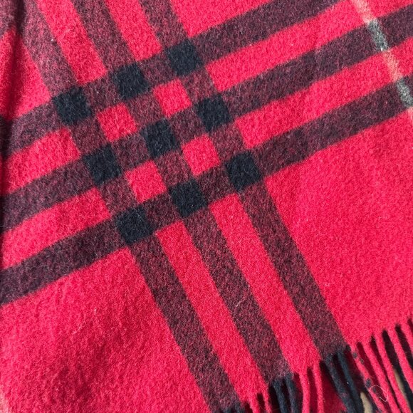 Burberry 100% Lambswool Classic Red Check Poncho - Barely worn - Picture 4 of 5